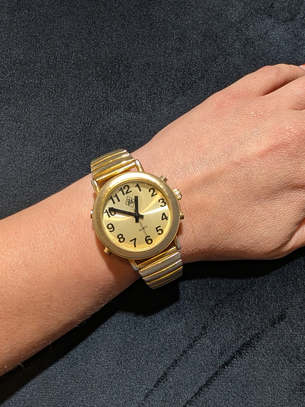 ila Women’s Quartz Analog Gold Tone Round Watch Expandable Untested